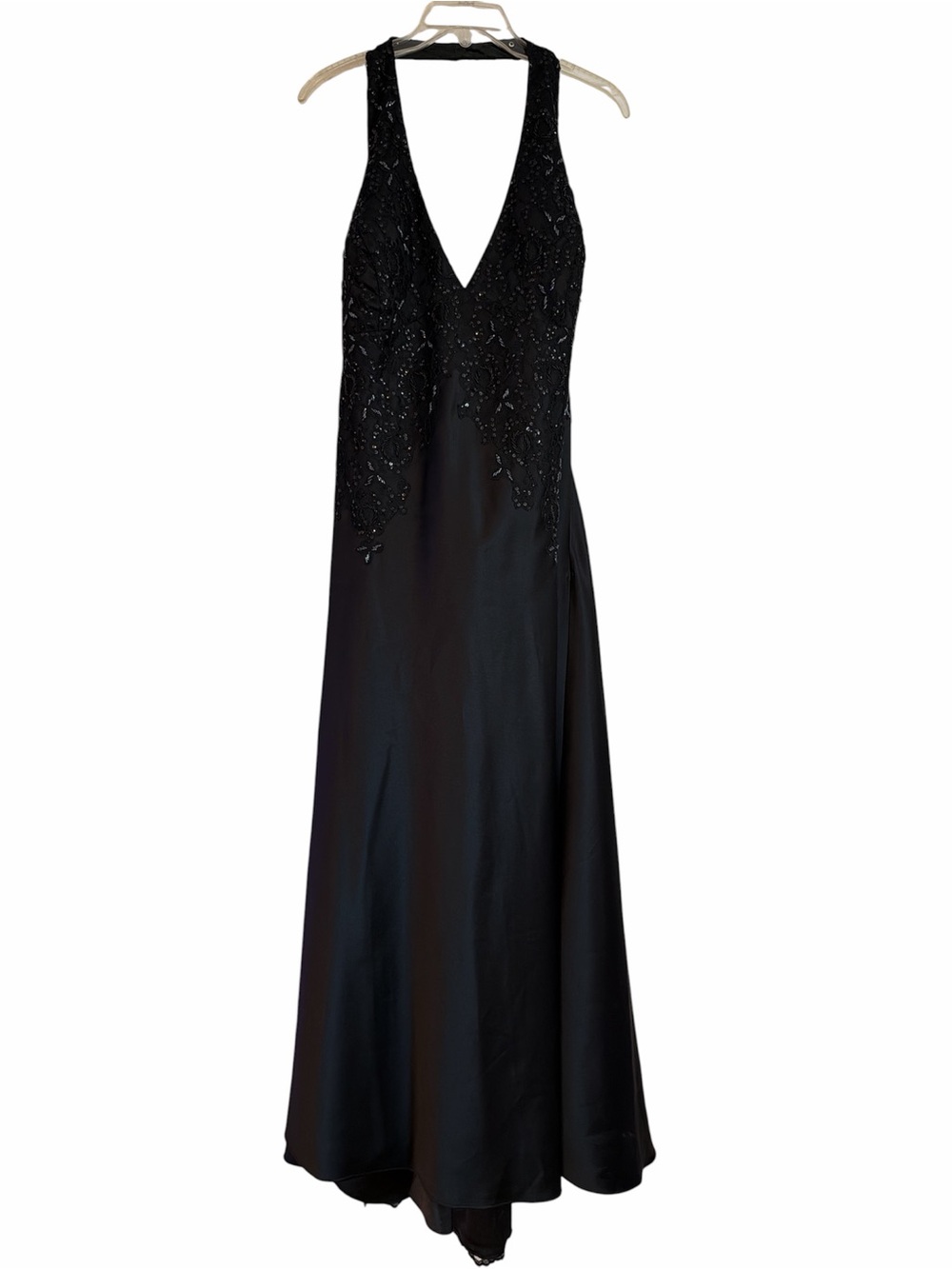 Elegant Black Beaded Halter V-Neck formal Dress